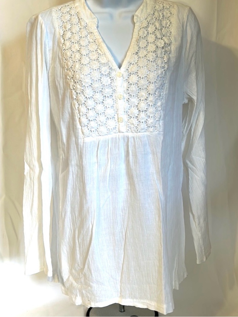 Lily Pulitzer Woman’s Size Medium White Blouse Partial Button Front Cotton Shirt
